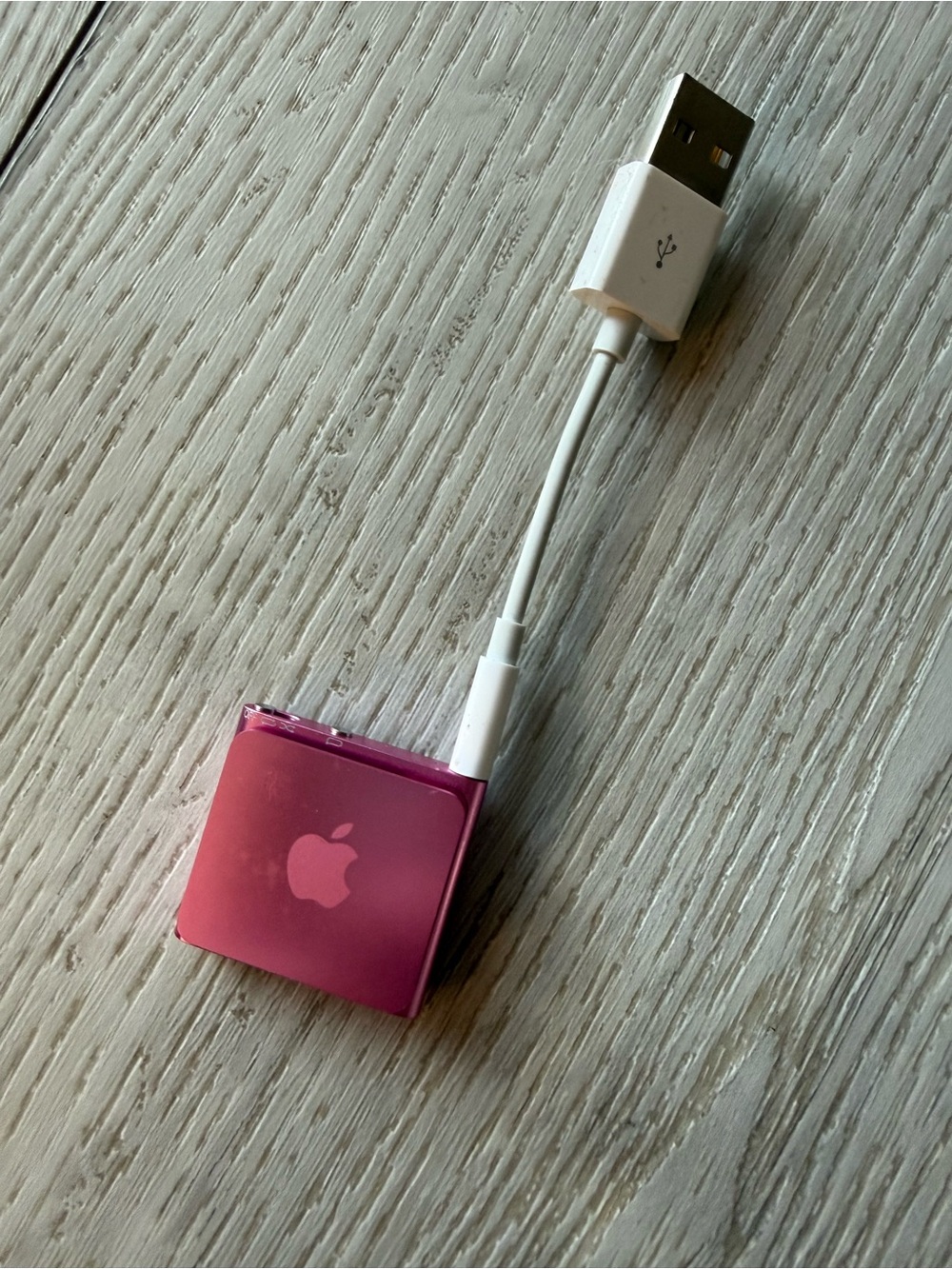 Apple iPod Shuffle 4th Generation with a 2GB capacity - Picture 2 of 2